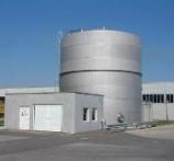 Abwasserbehälter mit technikgebäude für Schaltanlage, Dosiertechnik, Ablaufkontrolle, Abwasserqualität